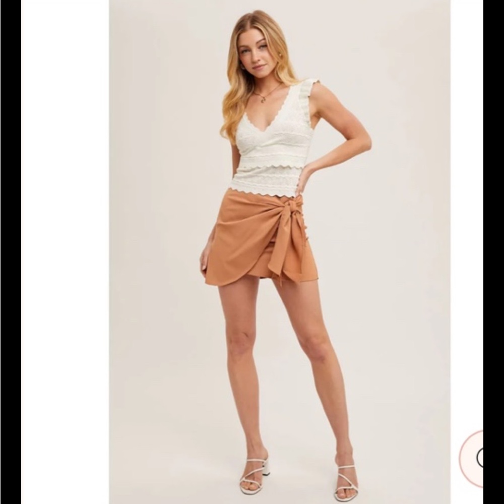 NWT Blu Ivy Women’s Mini Skirt Size Small, Colour Clay 

Length 18”
Width 13”